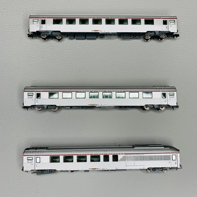 3 voitures inox TEE "Cisalpin" Paris - Milan, Sncf, Ep IV - ARNOLD HN4441 - N 1/160