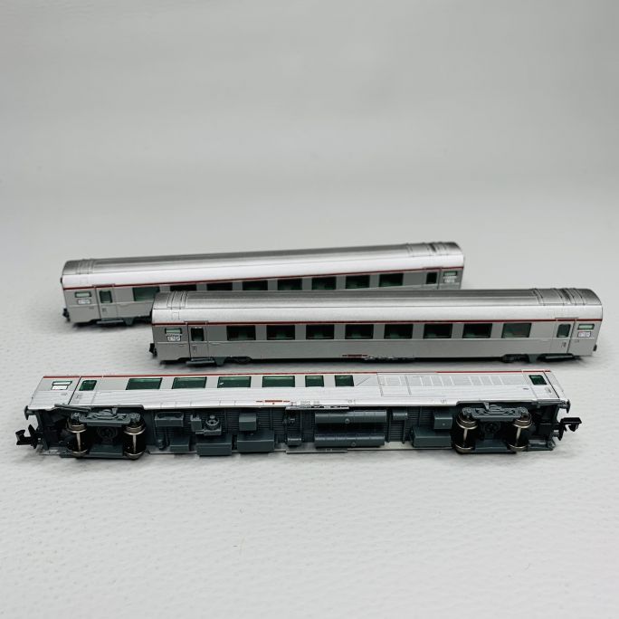 3 voitures inox TEE "Cisalpin" Paris - Milan, Sncf, Ep IV - ARNOLD HN4441 - N 1/160