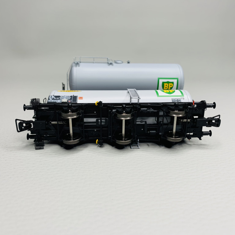 2 wagons citerne 3 essieux, "BP, Sncf, Ep IV - JOUEF HJ6247 - HO 1/87