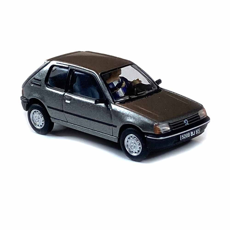Peugeot 205 XT, Gris Winchester avec personnages - SAI / PCX87 1635 - 1/87