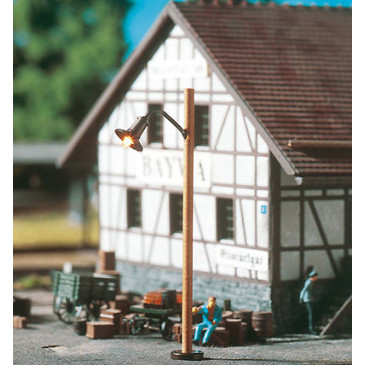 Lampadaire en bois, socle enfichable avec LED - BRAWA 84061 - HO-1/87