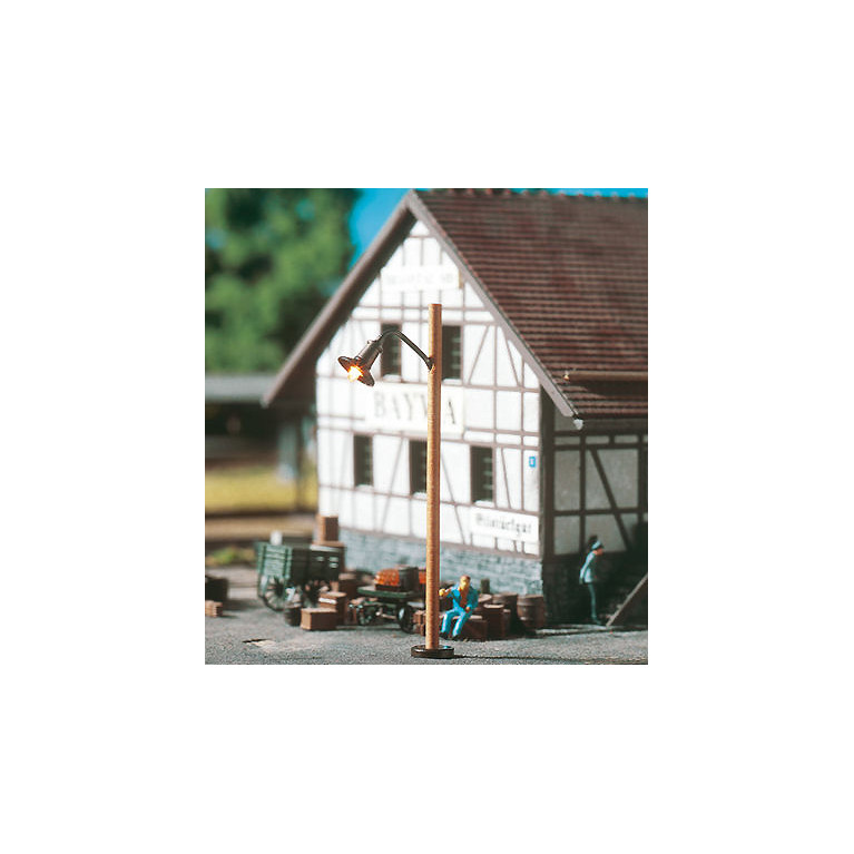 Lampadaire en bois, socle enfichable avec LED - BRAWA 84061 - HO-1/87
