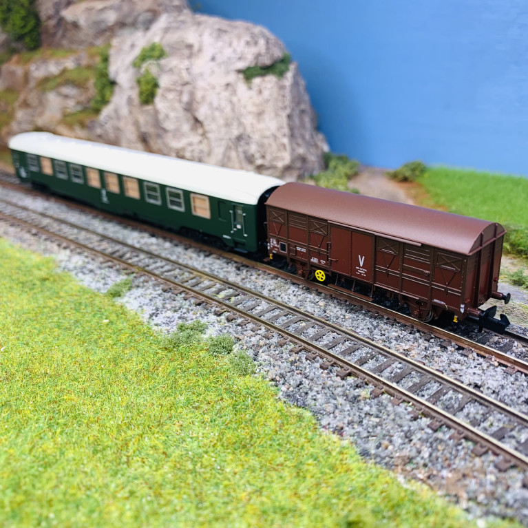 Train de maintenance avec 1 voiture et 1 wagon, Sncf, Ep IV et V - ARNOLD HN4446 - N 1/160