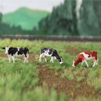 3 vaches Holstein dans un champ, noir et marron - VAN PETERGEM SCENARY HVPS217 - HO 1/87