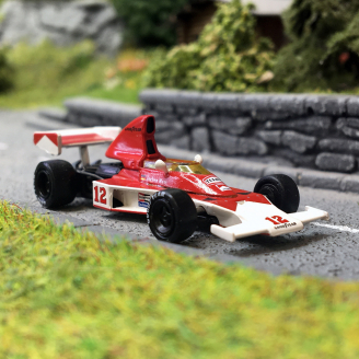 Mc Laren M23, Formule 1, J. Mass, Rouge et Blanc - Brekina 22951 - 1/87