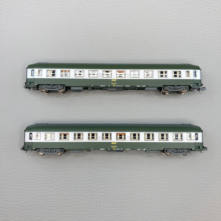 2 voitures couchettes UIC Y, B9C9x, livrée 160, logo encadré jaune, SNCF, Ep IV - REE NW187 - N 1/160