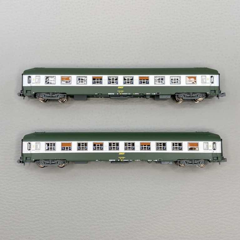 2 voitures couchettes UIC Y, B9C9x, livrée C160, logo encadré jaune, SNCF, Ep IV - REE NW-191 - N 1/160