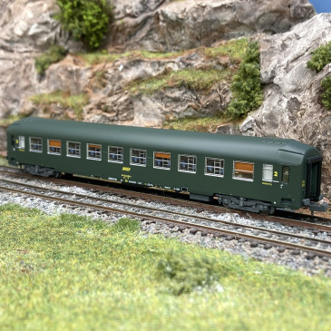 Voiture couchettes UIC Y, B9C9x, vert Celtique, logo encadré jaune, SNCF, Ep IV - REE NW-212 - N 1/160