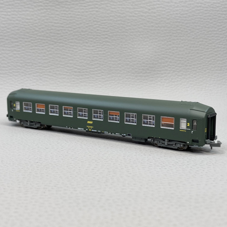 Voiture couchettes UIC Y, B9C9x, vert Celtique, logo encadré jaune, SNCF, Ep IV - REE NW-212 - N 1/160