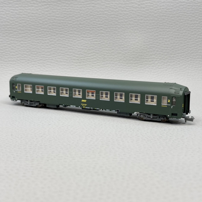 Voiture couchettes UIC Y, B9C9x, vert Celtique, logo encadré jaune, SNCF, Ep IV - REE NW-212 - N 1/160