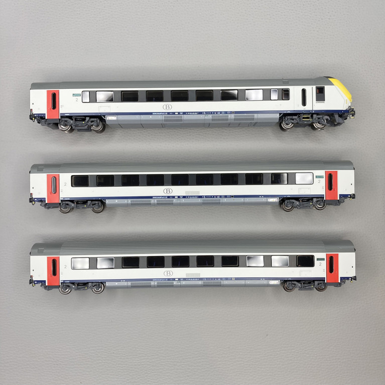 3 voitures type I11, avec voiture pilote, SNCB / NMBS, Ep Va - LSMODELS 93050 - HO 1/87