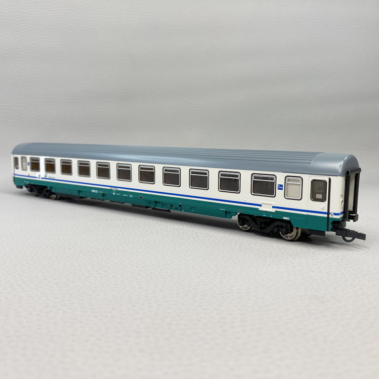 Voiture voyageurs EuroCity, type B, 2CL "Trenitalia", FS, Ep V et VI - ROCO 74286 - HO 1/87