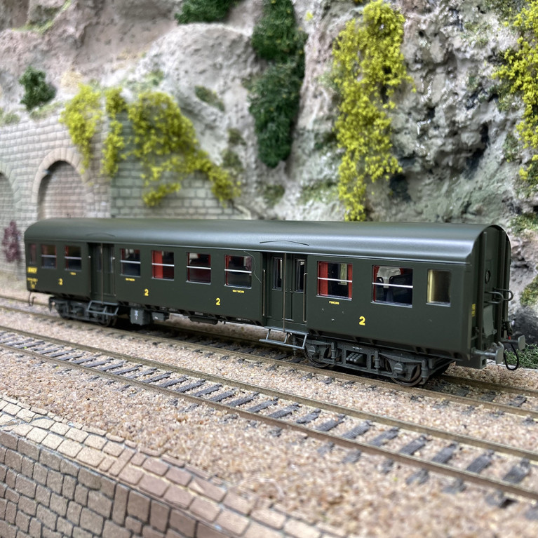 Voiture Romilly, B9 1/2tz, 2CL, châssis gris avec éclairage, SNCF,  Ep IV - EPM E413307 - HO 1/87