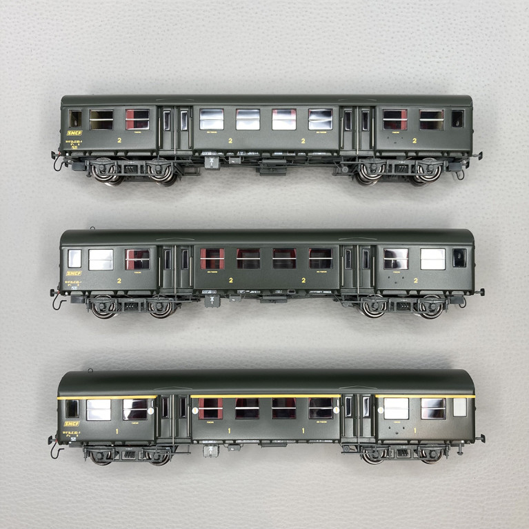 3 voitures Romilly, B9 1/2tz et A10 1/2tz, 2CL et 1CL, avec éclairage, SNCF,  Ep IV - EPM E413306 - HO 1/87