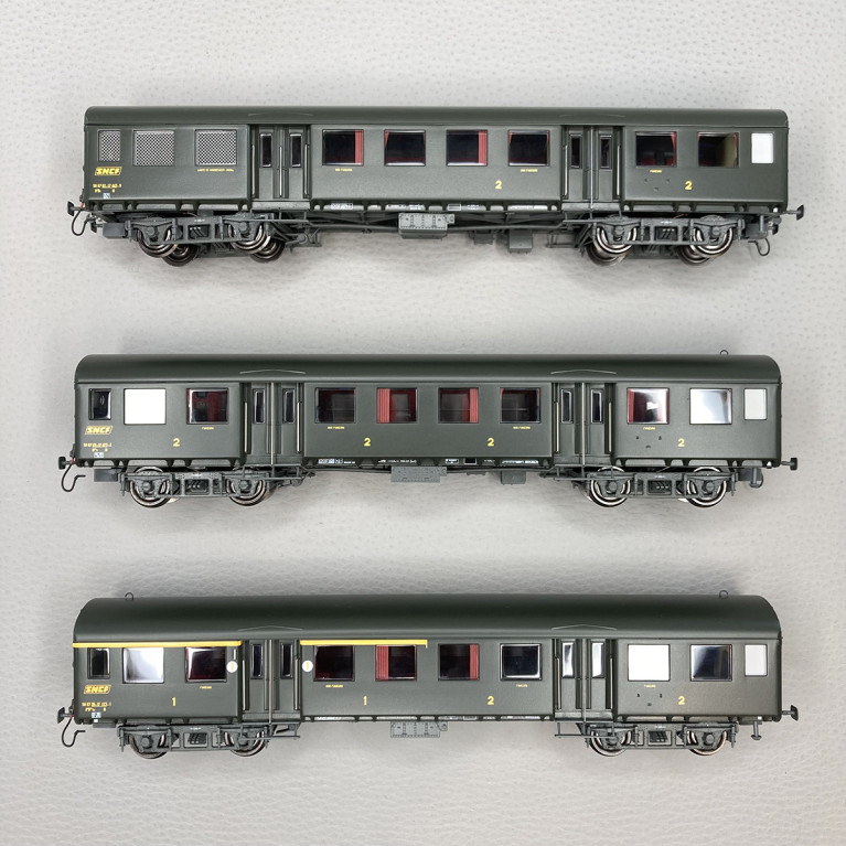 3 voitures Romilly, A5B4tz + B9 1/2tz + B7Dt, avec éclairage, SNCF,  Ep IV - EPM E413305 - HO 1/87
