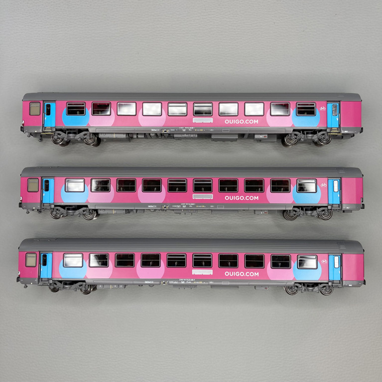 3 voitures "Ouigo" VTu B10tuh et B11tu, 2CL, toit gris clair, SNCF, avec éclairage,  Ep VI - LSMODELS 40992 - HO 1/87