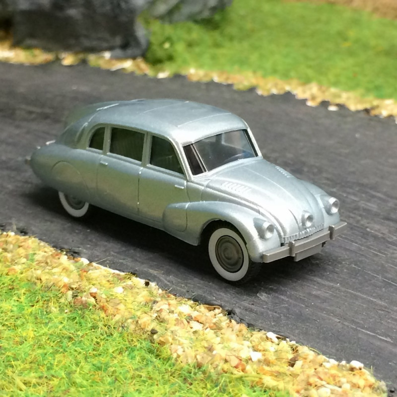 Tatra 87 argent métallisé   -HO-1/87-Wiking 082749