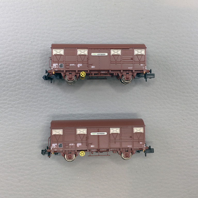 2 Wagons couverts SNCF FRET Express, Ep. IV - Arnold HNS6664 - N 1/160
