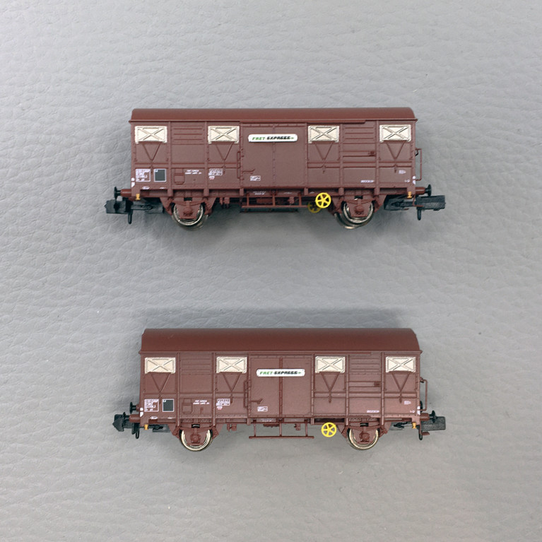 2 Wagons couverts SNCF FRET Express, Ep. IV - Arnold HNS6664 - N 1/160