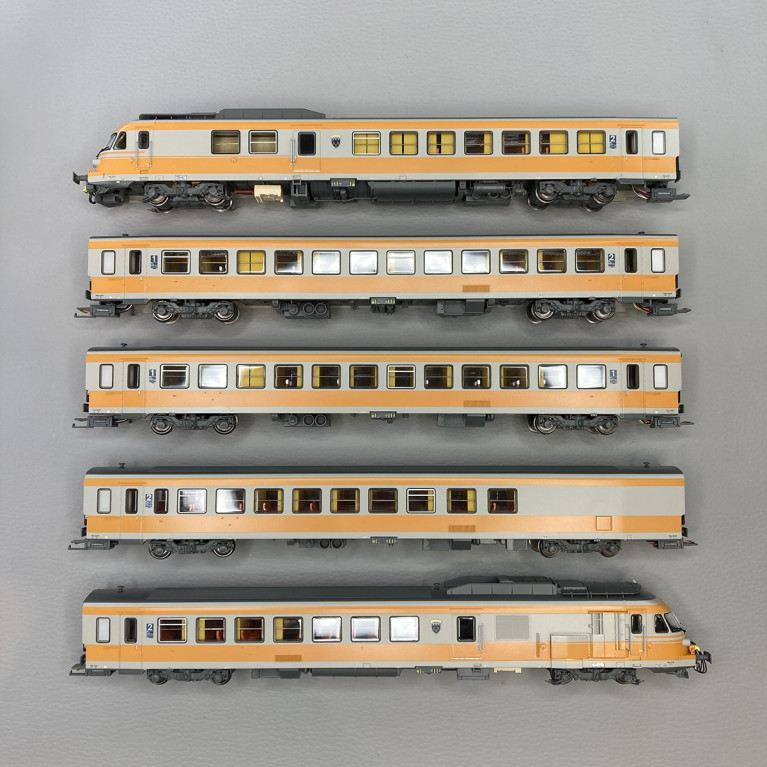 Rame RTG N°37, dépôt de Caen, livrée gris béton, blason "Tours", SNCF, Ep IV et V - EPM E221504 - H0 1/87