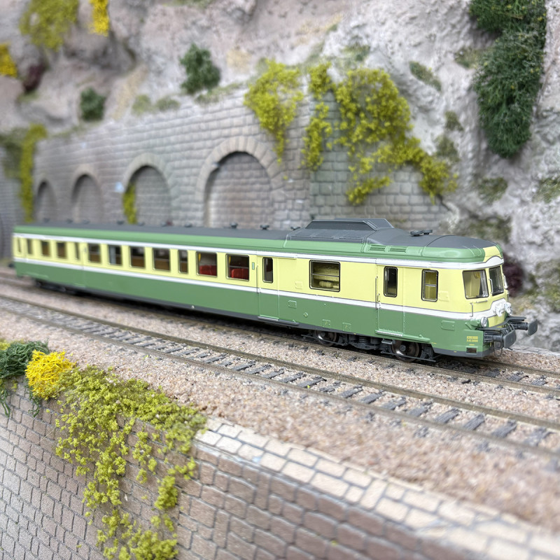Ree Modeles MB161 Autorail X 2828 version d'origine Rouge et Crème Lyon