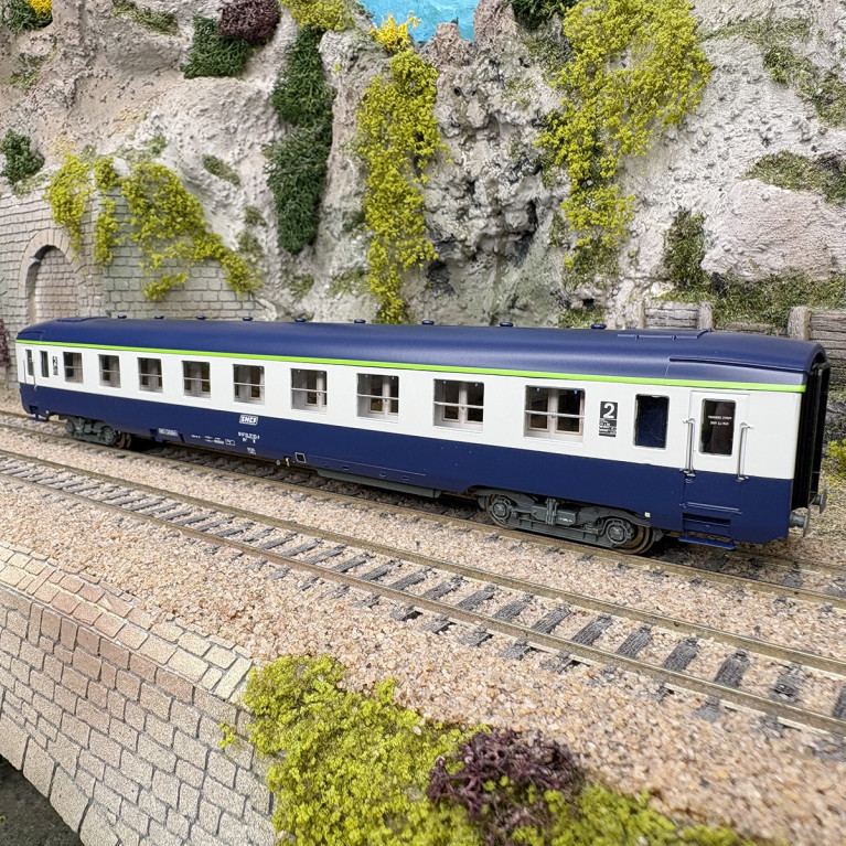Voiture DEV AO couchettes 2 CL, B9C9, Sncf, Ep IV et V - REE VB-403 - HO 1/87