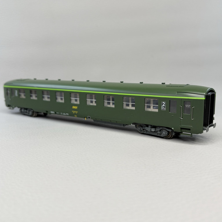 Voiture DEV AO couchettes 2 CL, B9C9, cartouche Corail, Sncf, Ep IV et V - REE VB-408 - HO 1/87