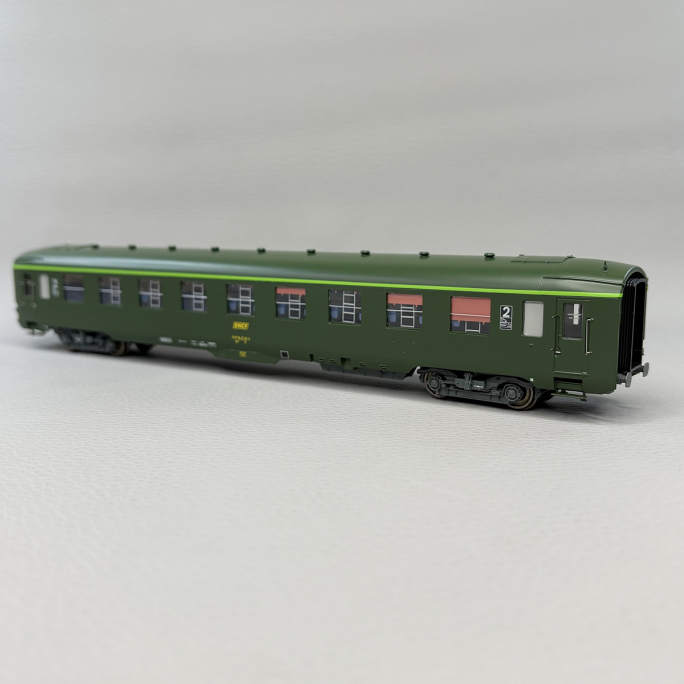 Voiture DEV AO couchettes 2 CL, B9C9, cartouche Corail, Sncf, Ep IV et V - REE VB-408 - HO 1/87