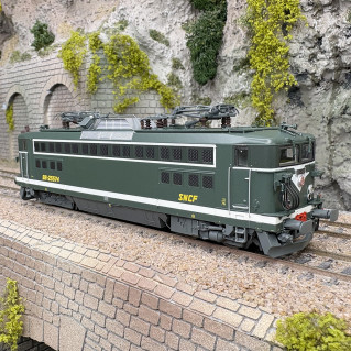 ROCO 63651.3 - Locomotive électrique BB 8235 ép.IV dépôt Dijon-Perrigny SNCF HO
