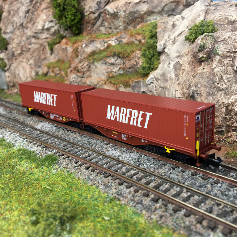 Wagon Sggmrss 80 TOUAX + 2 conteneurs 40’ MARFRET bruns, Ep.VI - REE NW292 - N 1/160