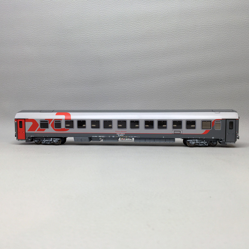 Voiture lit WLABmee, livrée gris clair/gris foncé/rouge, toit gris clair, 2014, RZD, Ep. V - LSMODELS 48202 - HO 1/87