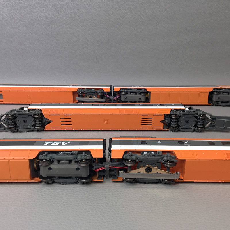 TGV 5 éléments motrices + remorques R1 + R8 + R4 Bar, 3R AC, SNCF - REE TGV001SAC - HO 1/87