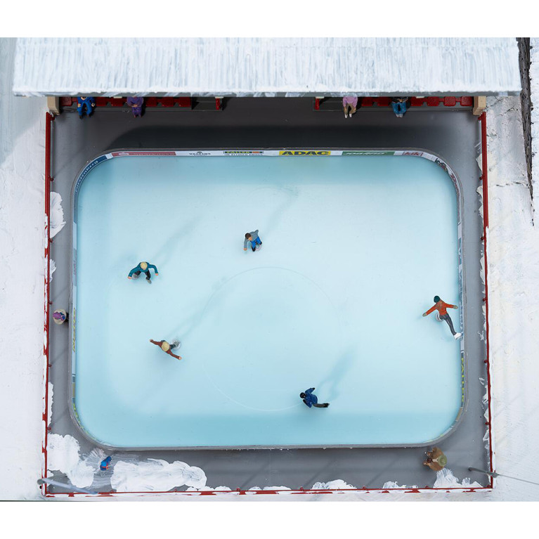 Patinoire avec figures animées