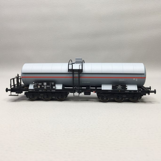 Wagon-citerne à essence, ZZd VEB "Farbenfabrik Wolfen" DR- BRAWA 50090 - HO 1/87