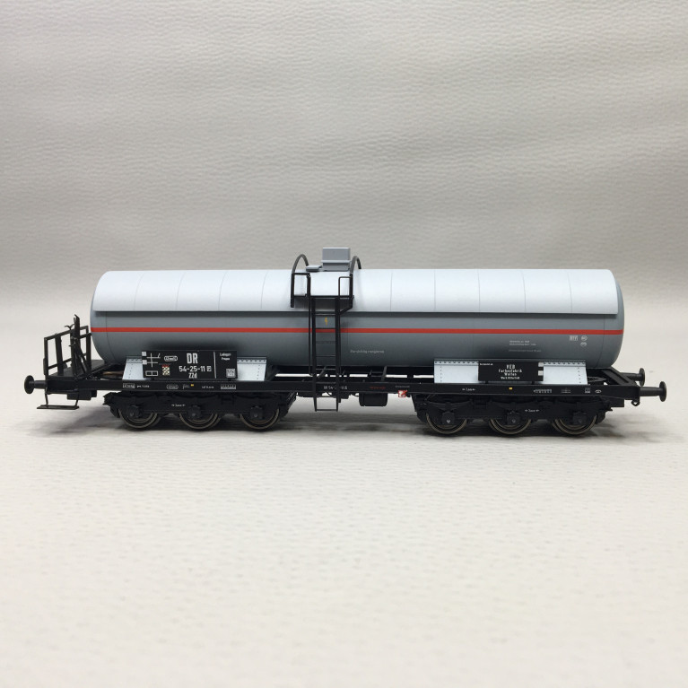 Wagon-citerne à essence, ZZd VEB "Farbenfabrik Wolfen" DR- BRAWA 50090 - HO 1/87