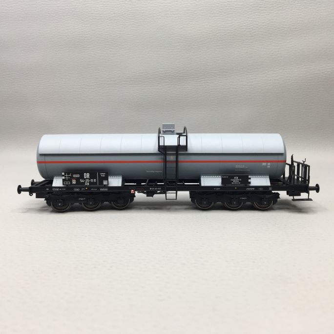 Wagon-citerne à essence, ZZd VEB "Farbenfabrik Wolfen" DR- BRAWA 50090 - HO 1/87
