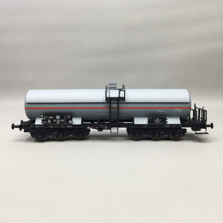 Wagon-citerne à essence, ZZd VEB "Farbenfabrik Wolfen" DR- BRAWA 50090 - HO 1/87