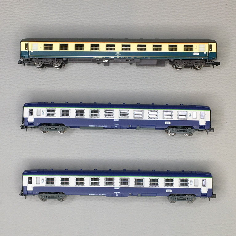3 voitures "D242 Paris - Berlin - Warszawa", SNCF, Ep. IV - ARNOLD HN4437 - N 1/160