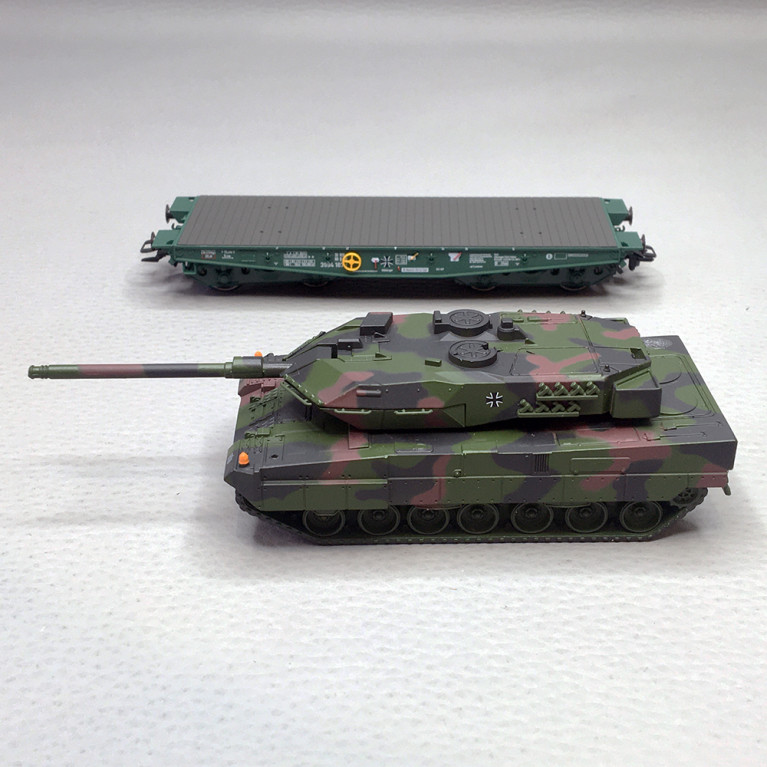 Wagon plat Rlmmps et char de combat Leopard 2A6, DB AG, Ep. VI - MARKLIN 48871 - HO 1/87