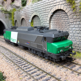 LOCOMOTIVE ELECTRIQUE BB 13052 AVEC 4 LAMPES INFERIEURES LIVREE Bleue Cite Train Sncf Digital Sound