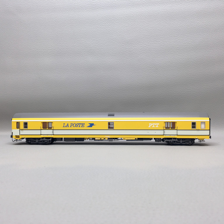 Voiture postale PA UIC, livrée jaune/blanche toit gris, SNCF, Ep. IV - LSMODELS 40429 - HO 1/87