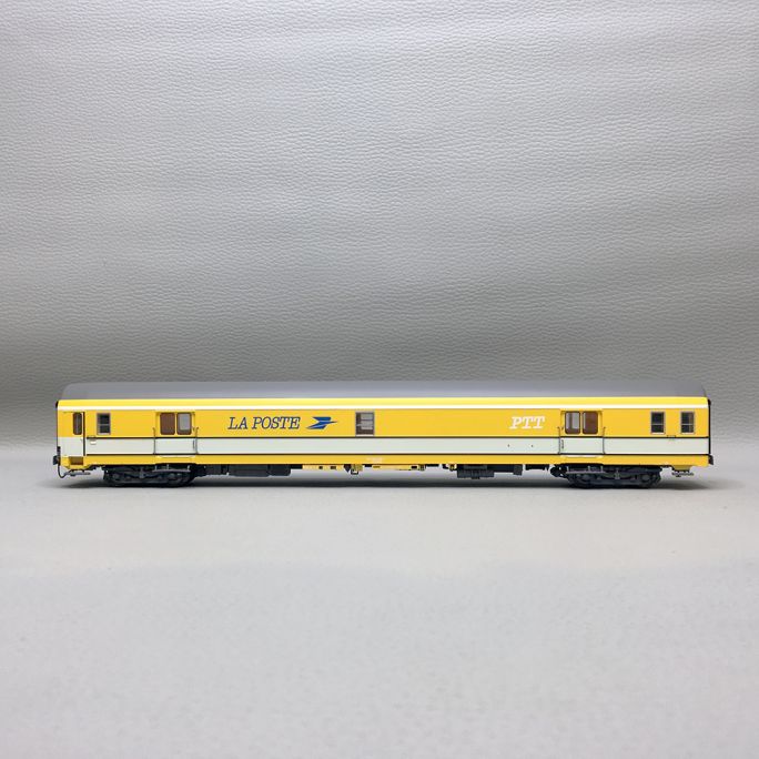 Voiture postale PA UIC, livrée jaune/blanche toit gris, SNCF, Ep. IV - LSMODELS 40429 - HO 1/87