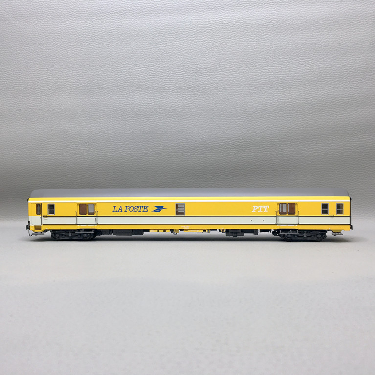Voiture postale PA UIC, livrée jaune/blanche toit gris, SNCF, Ep. IV - LSMODELS 40429 - HO 1/87