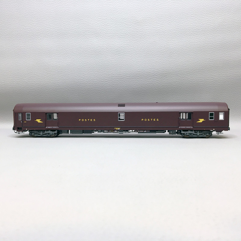 Voiture postale PA UIC, livrée brun PTT, SNCF, Ep. IV - LSMODELS 40427 - HO 1/87