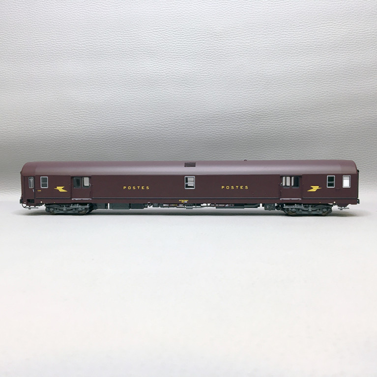 Voiture postale PA UIC, livrée brun PTT, SNCF, Ep. IV - LSMODELS 40427 - HO 1/87