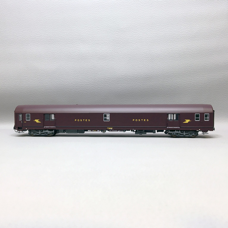 Voiture postale PA UIC, livrée brun PTT, SNCF, Ep. IV - LSMODELS 40427 - HO 1/87