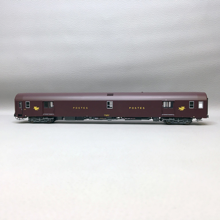 Voiture postale PA UIC, livrée brun PTT, SNCF, Ep. IV - LSMODELS 40426 - HO 1/87