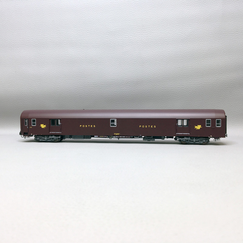 Voiture postale PA UIC, livrée brun PTT, SNCF, Ep. IV - LSMODELS 40426 - HO 1/87