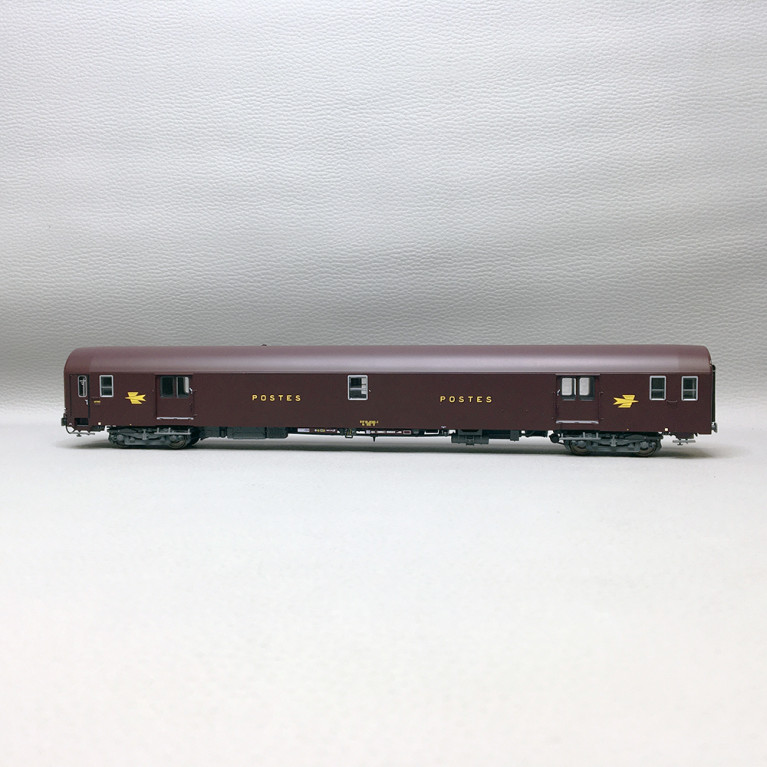 Voiture postale PA UIC, livrée brun PTT, SNCF, Ep. IV - LSMODELS 40426 - HO 1/87