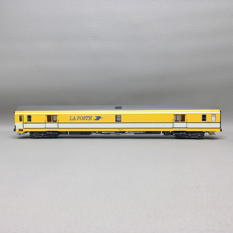 Voiture postale PA UIC, livrée jaune/blanche toit gris, SNCF, Ep. IV - LSMODELS 40428 - HO 1/87